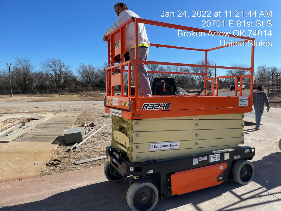 2021 JLG R3246