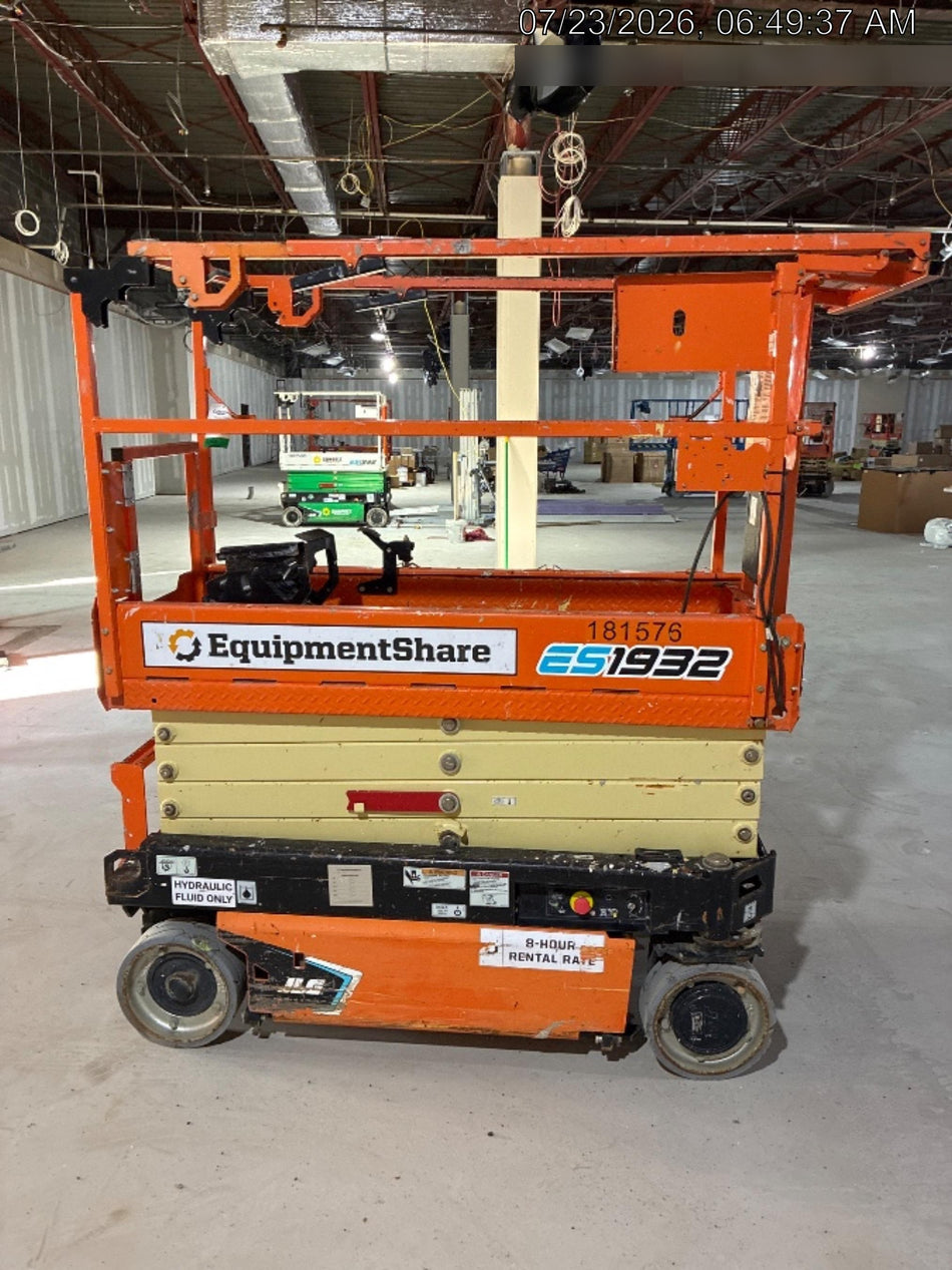 2021 JLG ES1932