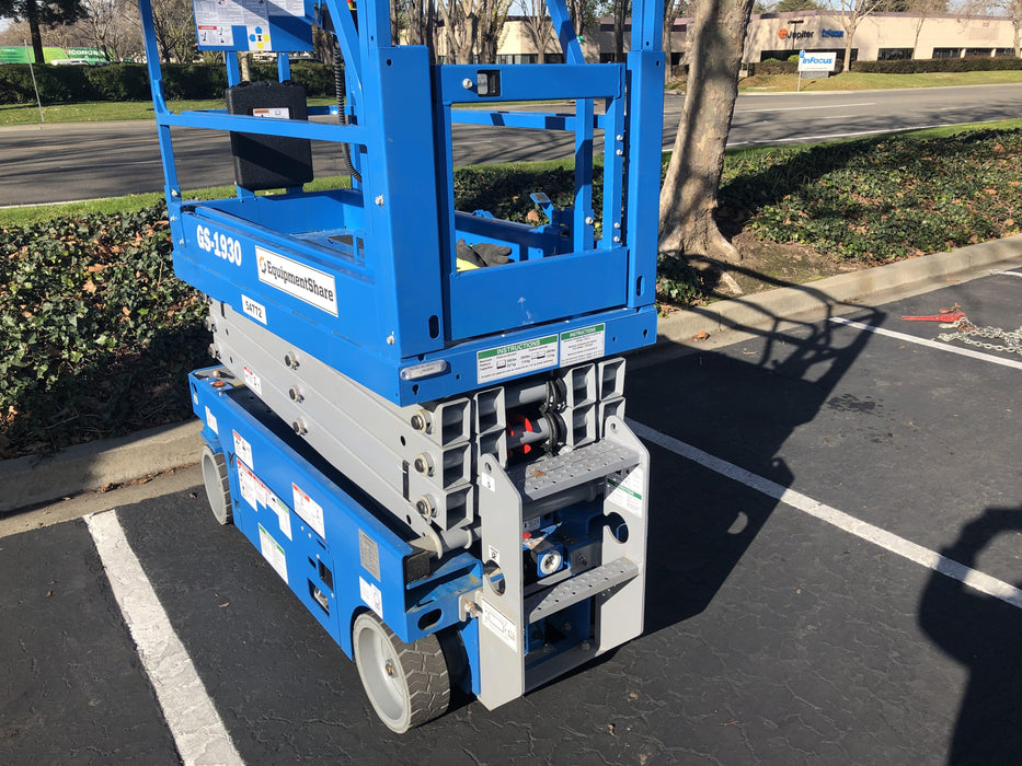 2019 Genie GS-1930 Half Height Swing Gate, 800W Inverter