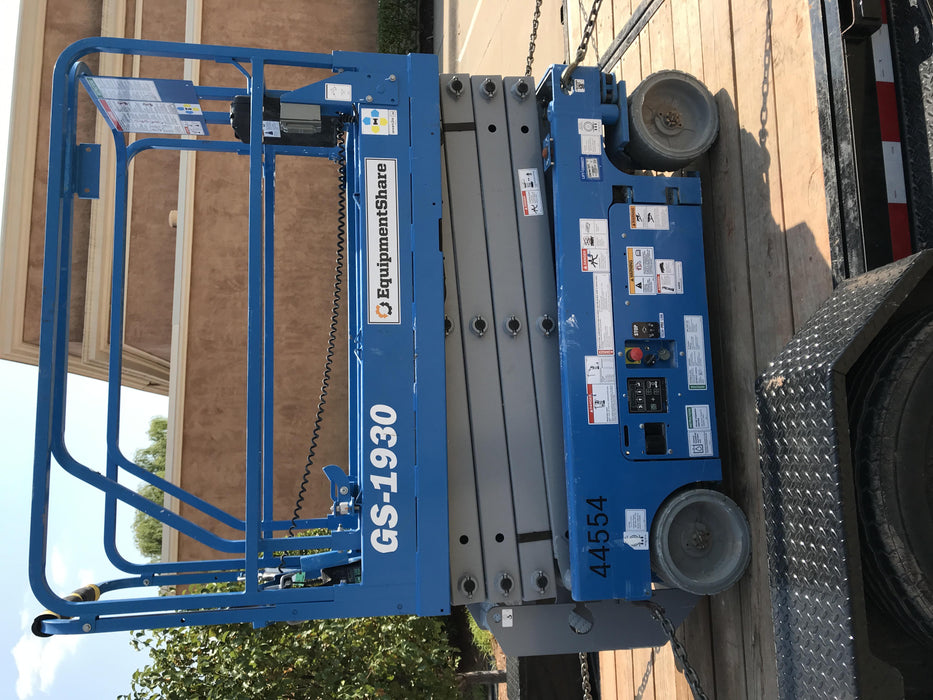 2019 Genie GS-1930 Fixed rails with chain Entry