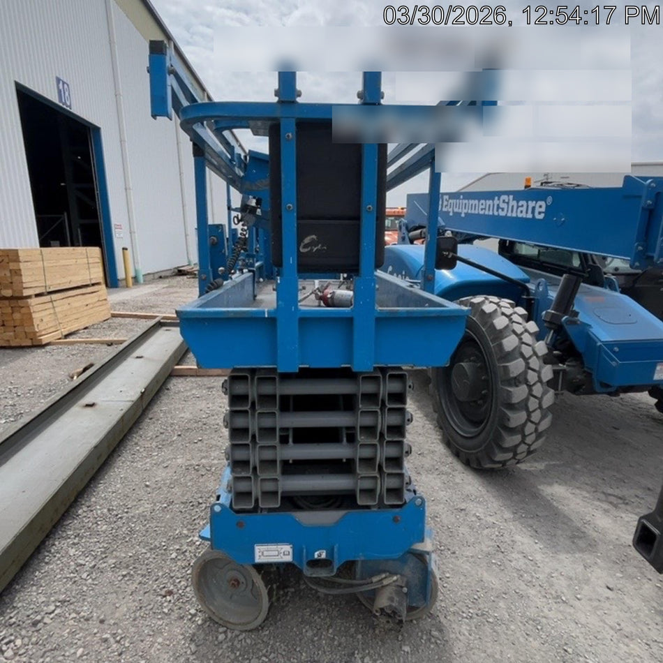 2019 Genie GS-3232 Folding rails with half height swing gate