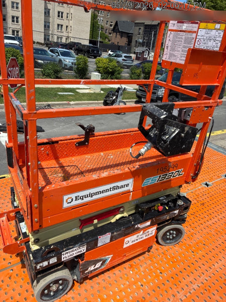 2021 JLG ES1330L