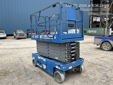 2019 Genie GS-4047 Folding rails with half height swing gate