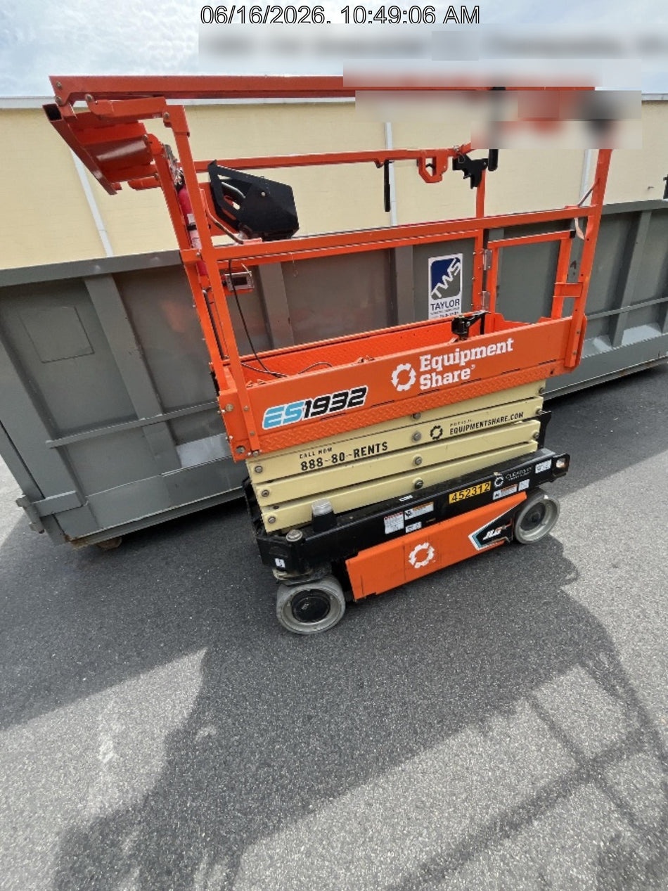 2024 JLG ES1932