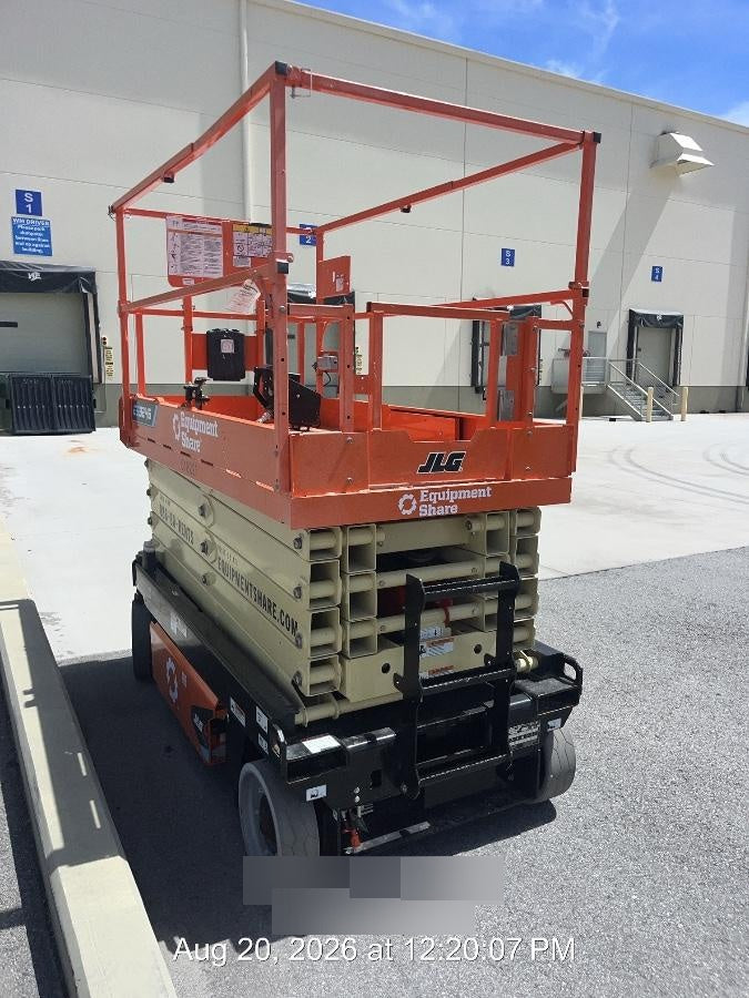 2025 JLG ES3246