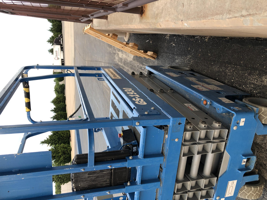 2019 Genie GS-1930 Fixed rails with chain Entry