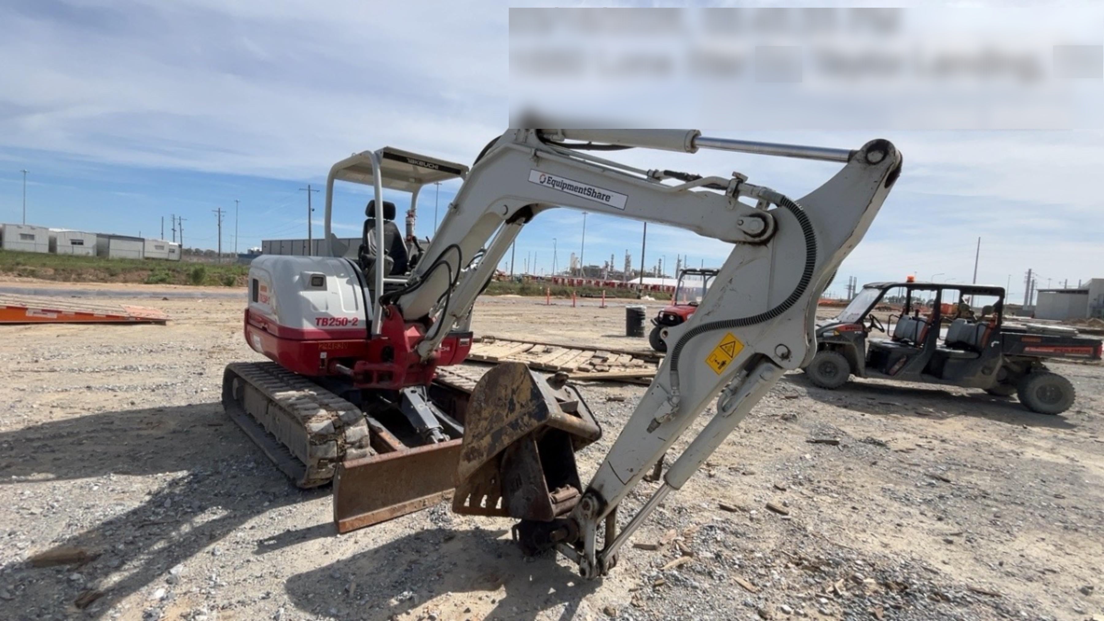 2023 TAKEUCHI TB250-2R