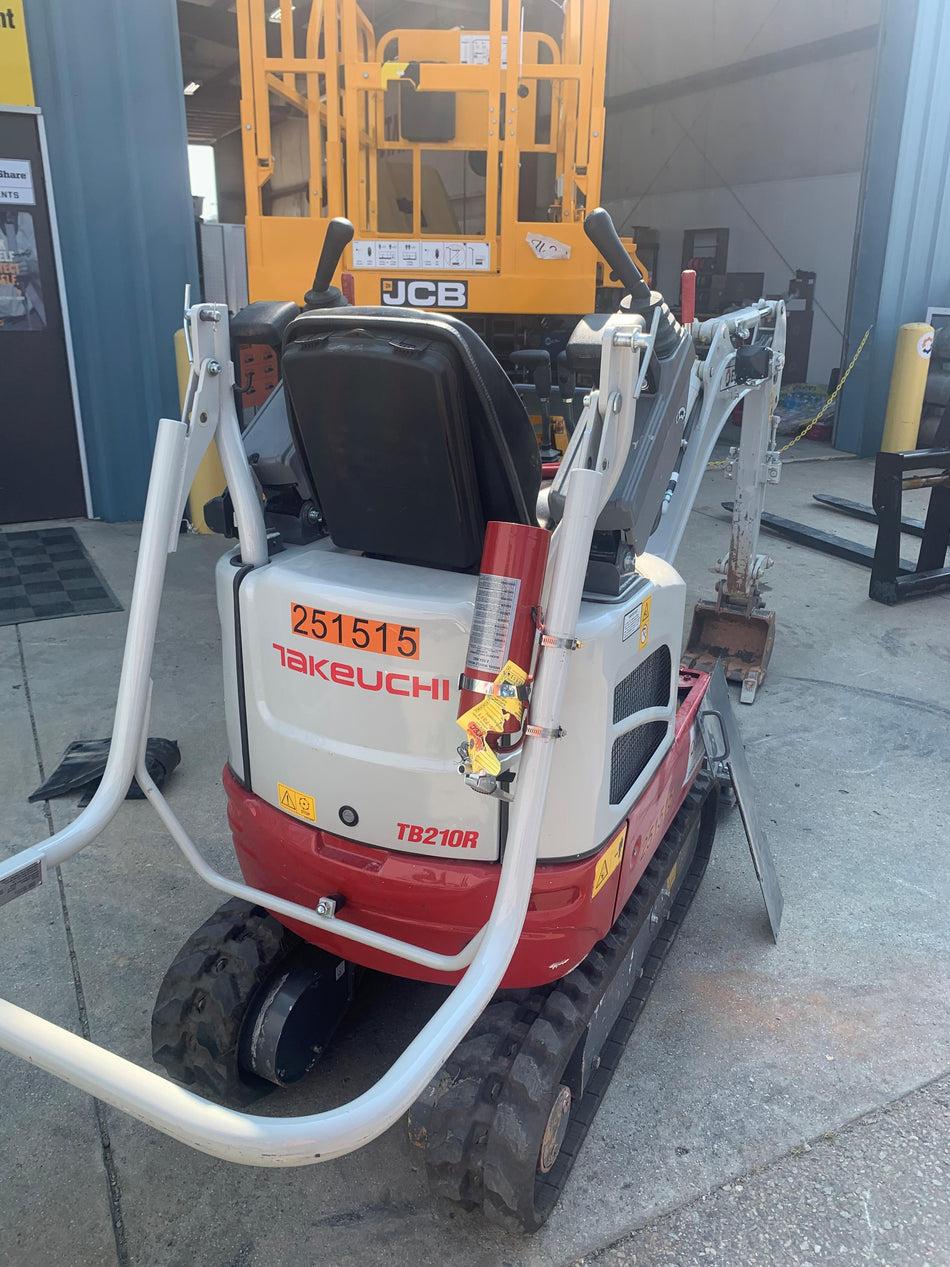 2022 TAKEUCHI TB210R
