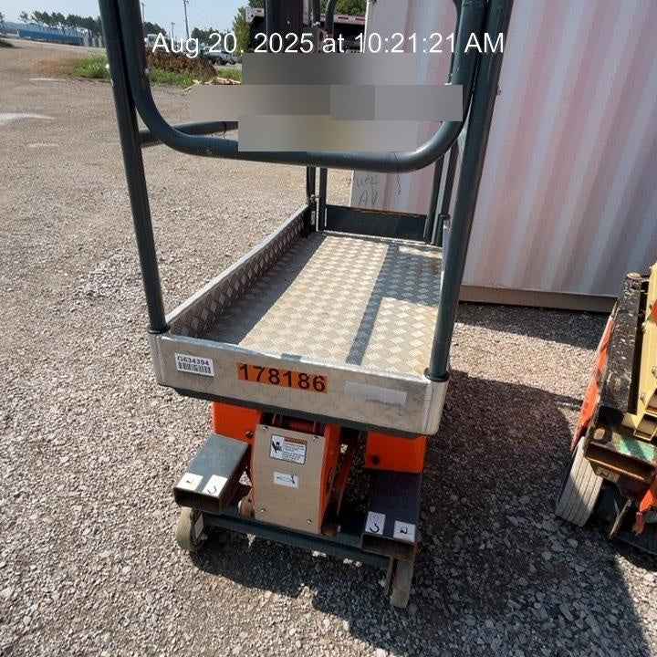 2021 JLG 1030P