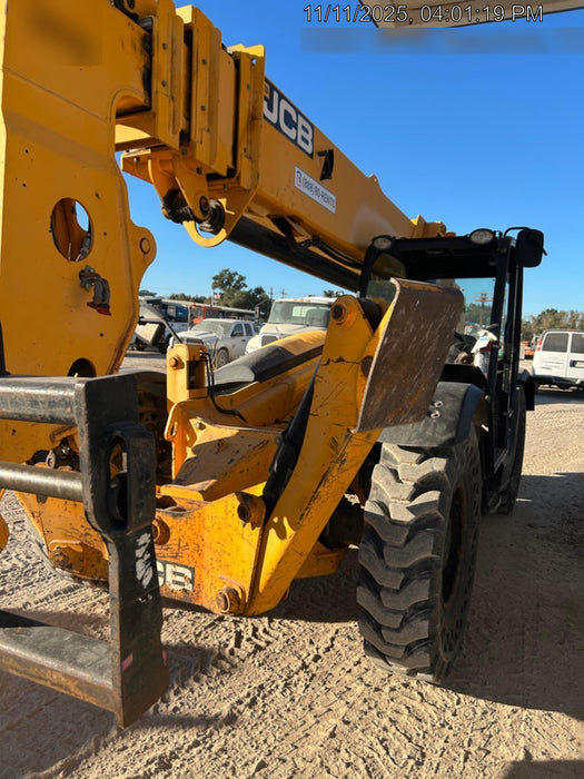 2019 JCB 512-56 109 HP w/Open ROPS, Beacon, Aux Hydraulics, Worklights, Solid Tires w/60" Carriage/Forks