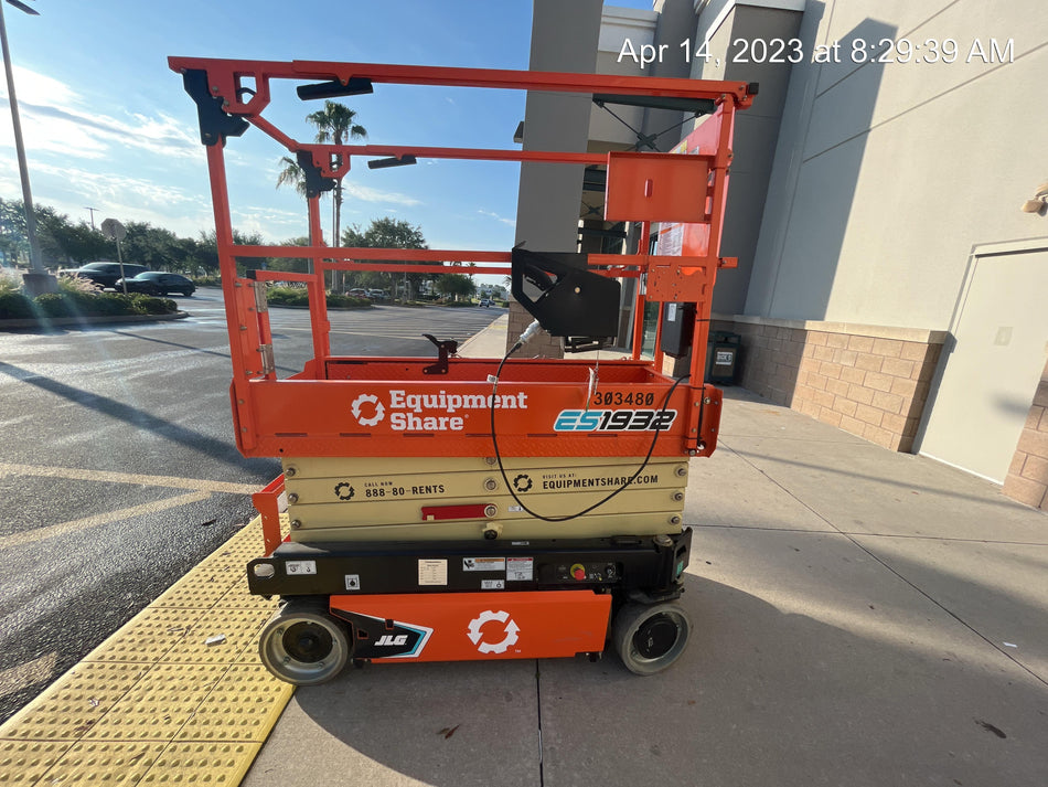 2023 JLG ES1932