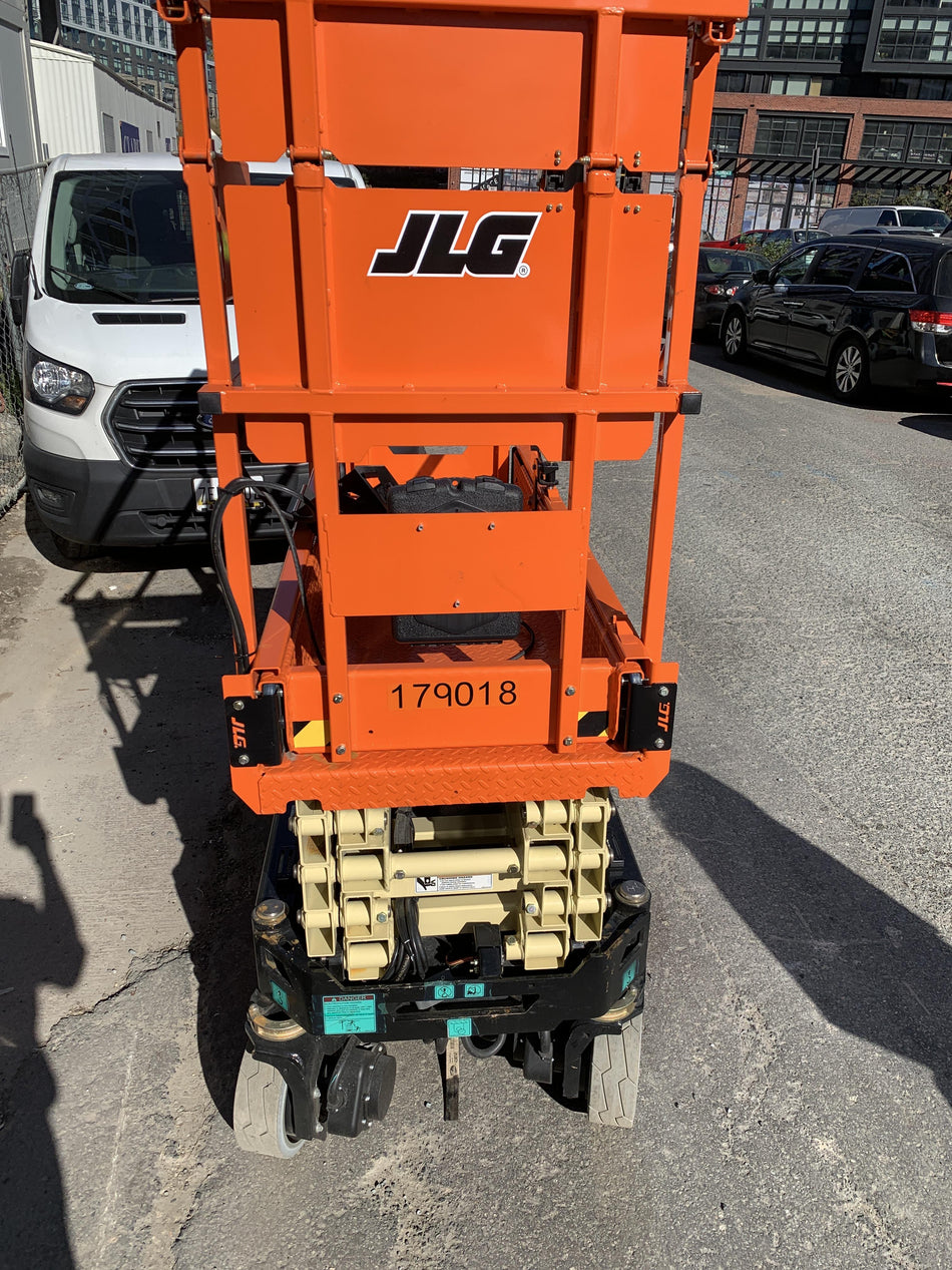 2021 JLG ES1932