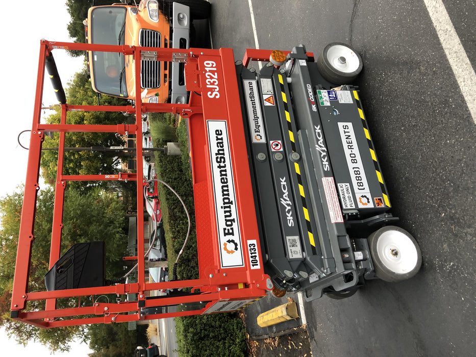 2020 Skyjack SJIII-3219 Solid NM Tires, Half height spring hinged entry gate, Dual Beacons, 800W Inverter