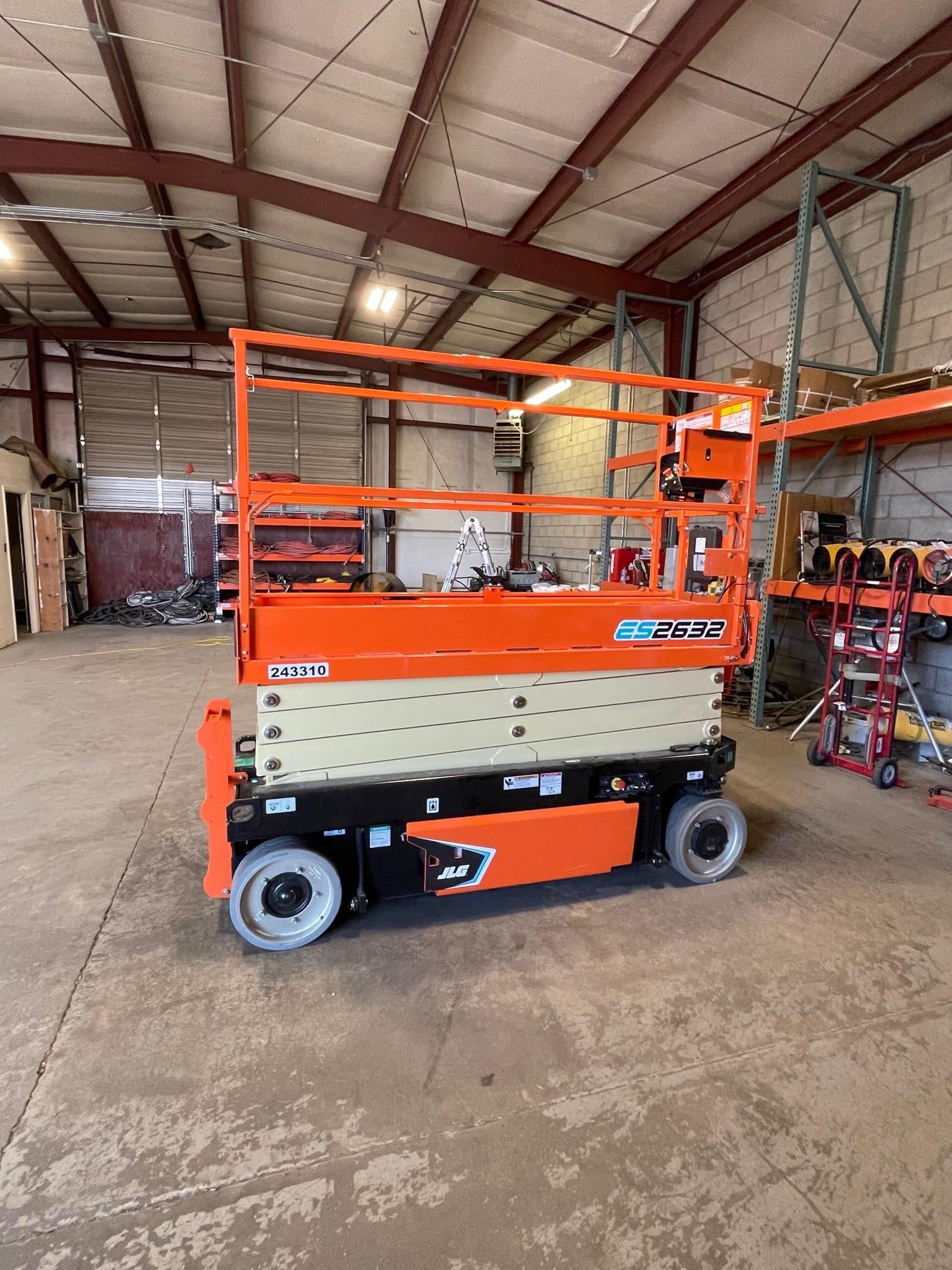 2022 JLG ES2632