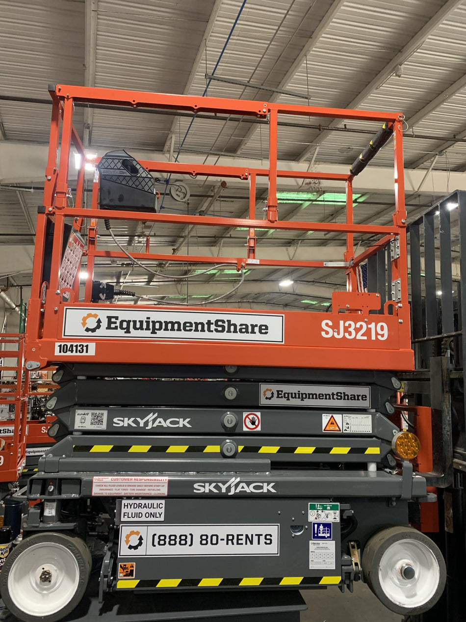 2020 Skyjack SJIII-3219 Solid NM Tires, Half height spring hinged entry gate, Dual Beacons, 800W Inverter