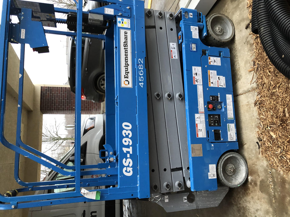 2019 Genie GS-1930 Fixed rails with chain Entry