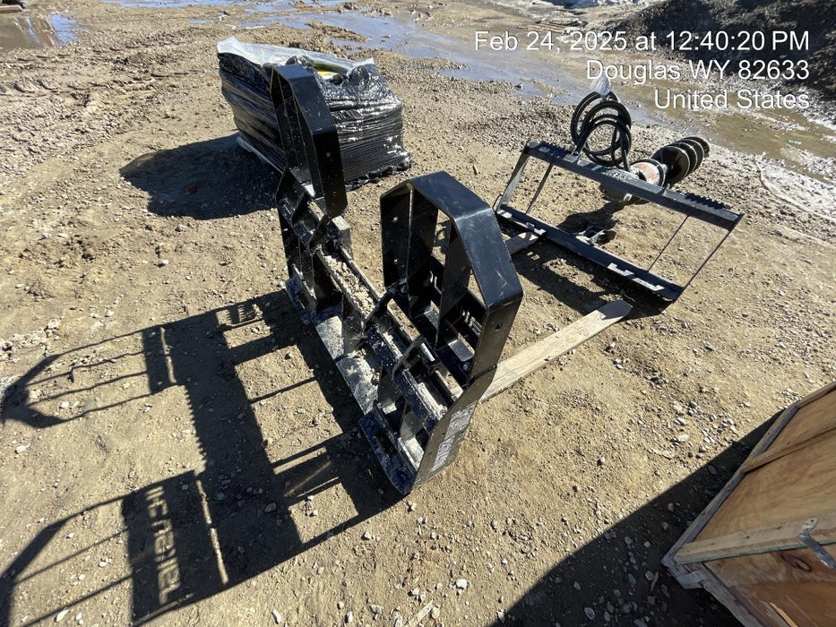 2022 TAKEUCHI 48" Pallet Forks - Takeuchi