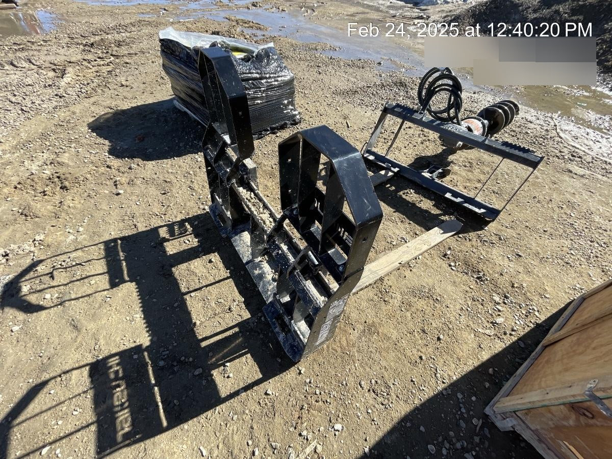 2022 TAKEUCHI 48" Pallet Forks - Takeuchi