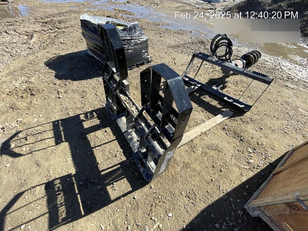 2022 TAKEUCHI 48" Pallet Forks - Takeuchi