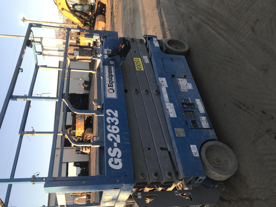 2019 Genie GS-2632 Folding rails with half height swing gate