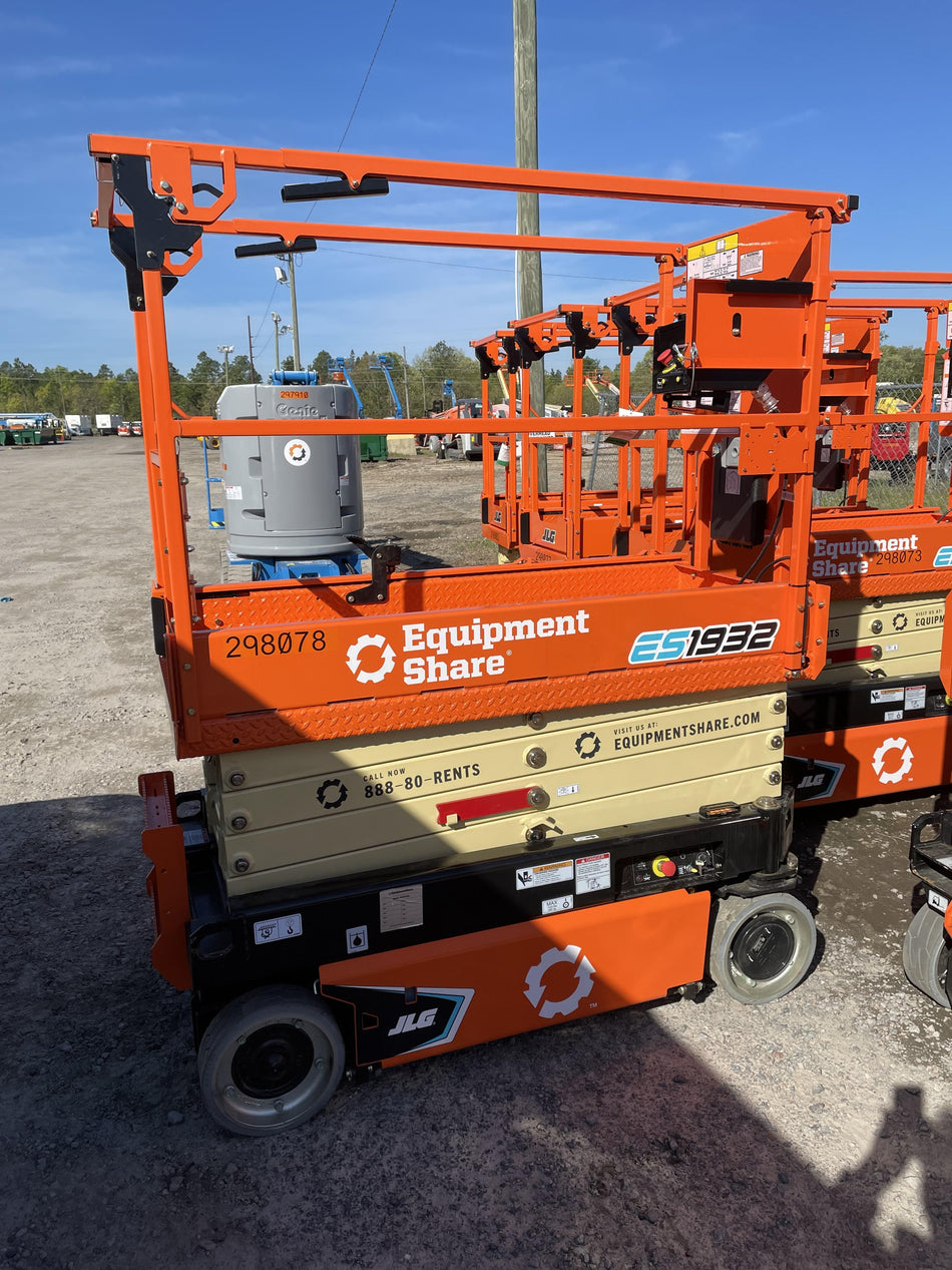2023 JLG ES1932