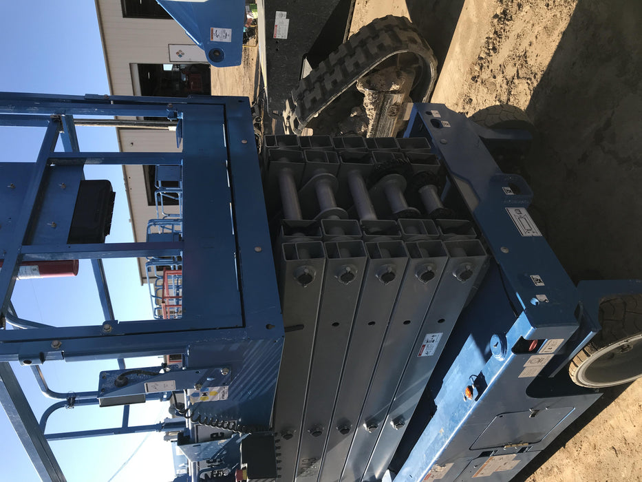 2019 Genie GS-4047 Folding rails with half height swing gate