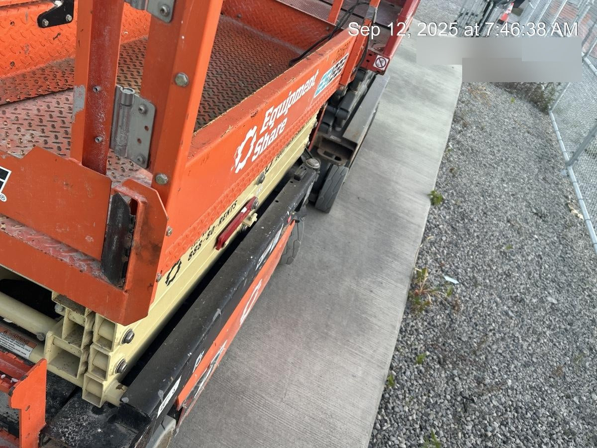 2022 JLG ES1932