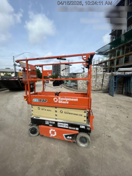 2022 JLG ES1932