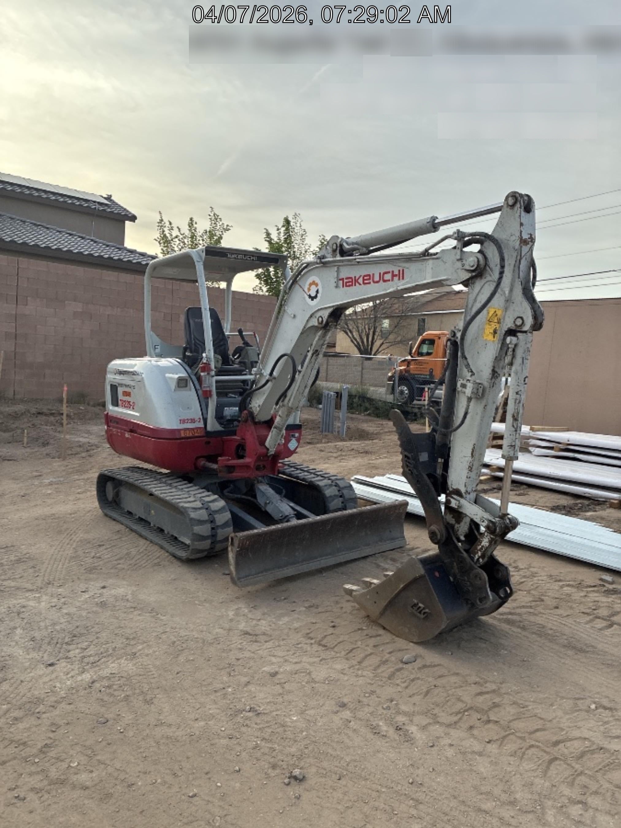 2020 TAKEUCHI TB235-2R