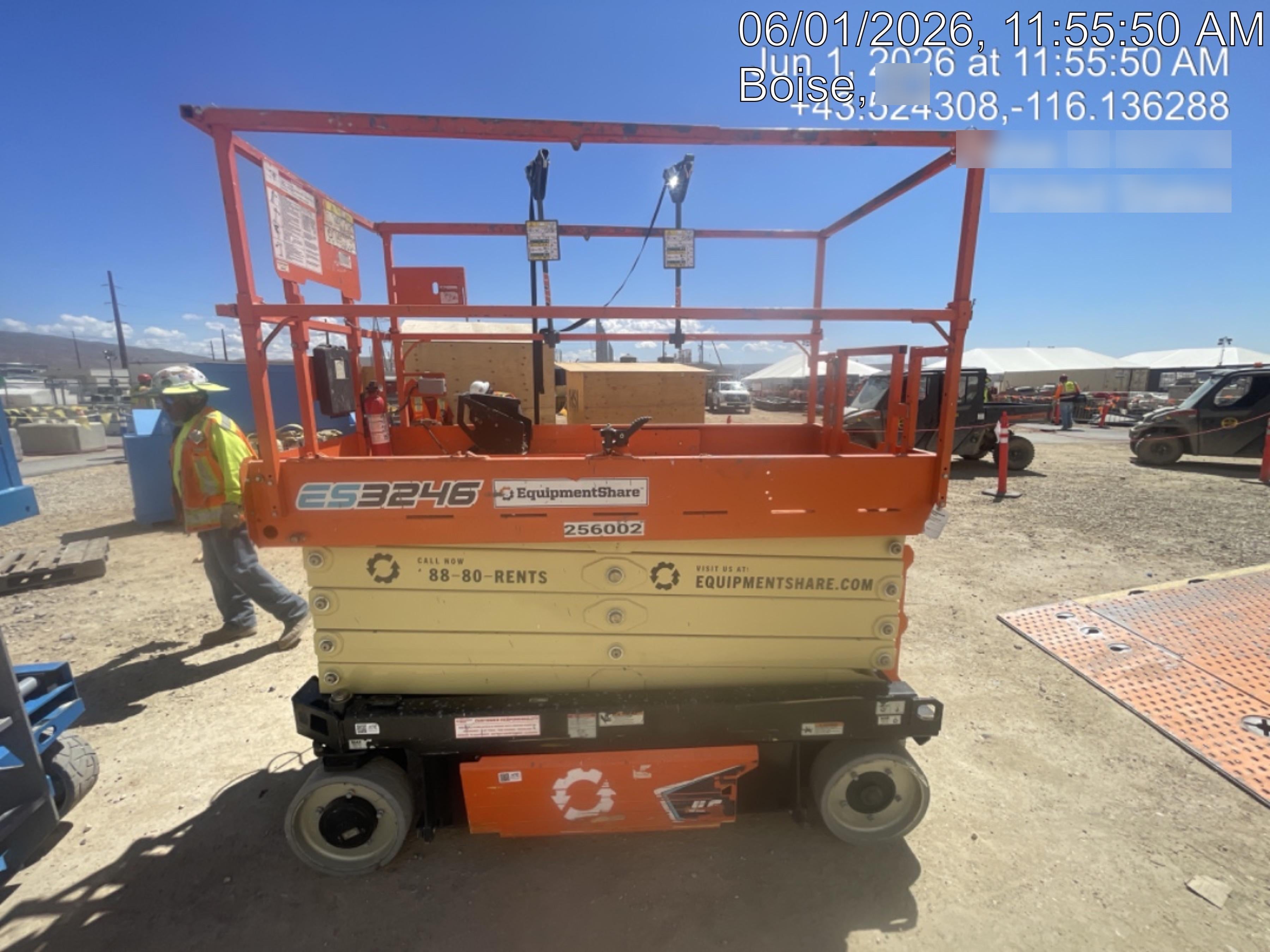 2022 JLG ES3246