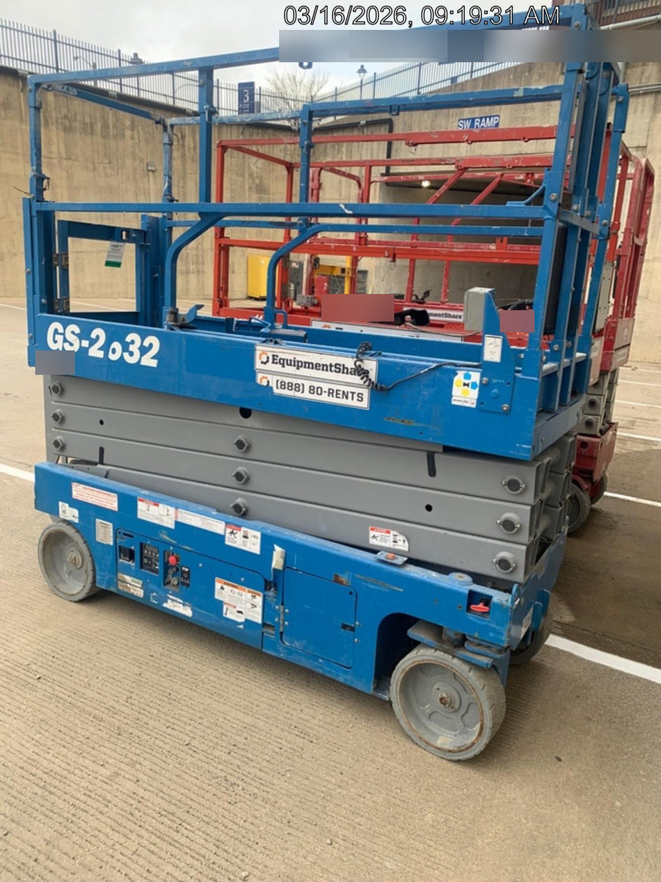 2019 Genie GS-2632 Folding rails with half height swing gate