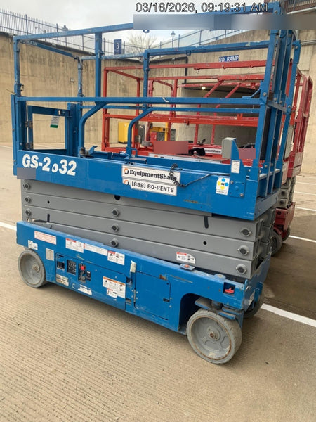 2019 Genie GS-2632 Folding rails with half height swing gate