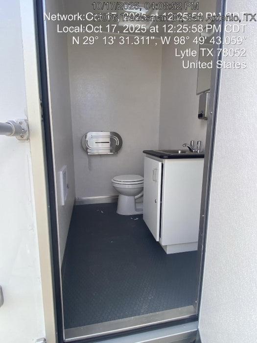 2025 NATIONAL RESTROOM TRAILERS NRT4MDS