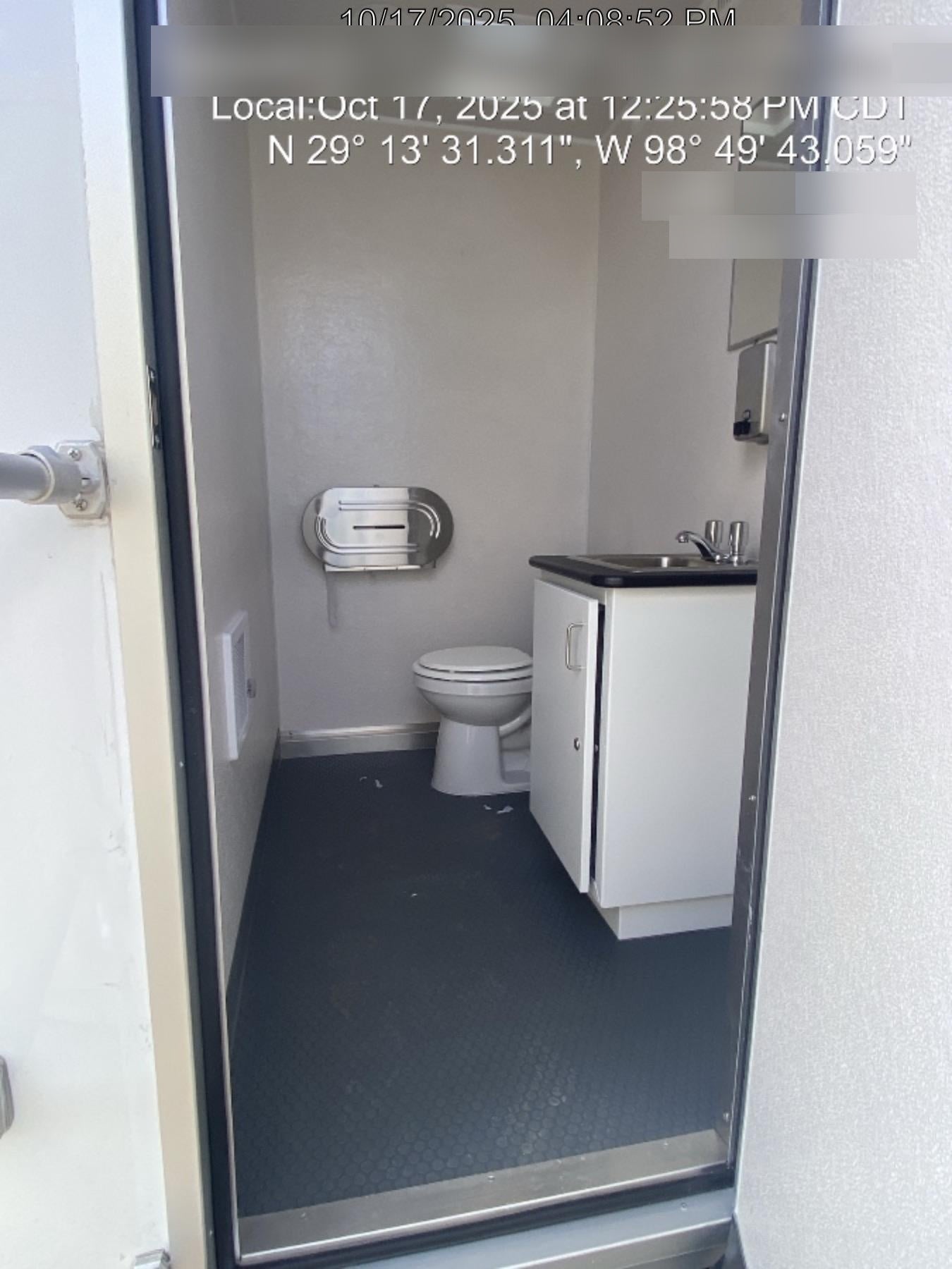 2025 NATIONAL RESTROOM TRAILERS NRT4MDS