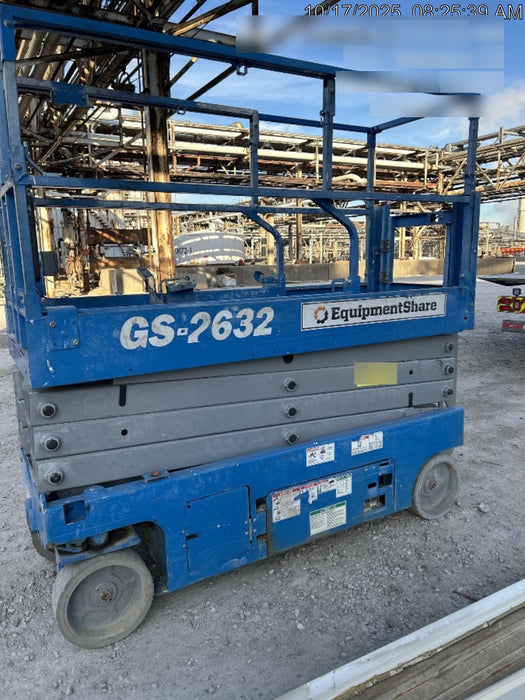2019 Genie GS-2632 Folding rails with half height swing gate