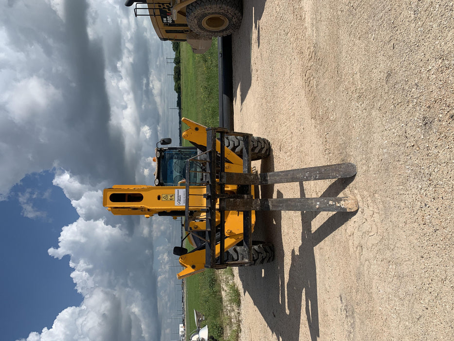 2019 JCB 512-56 Enclosed Cab, 109 HP, Solid Tires, Worklights, Beacon, Aux Hydraulics, Lifting Eye w/60" Carriage/60" Forks