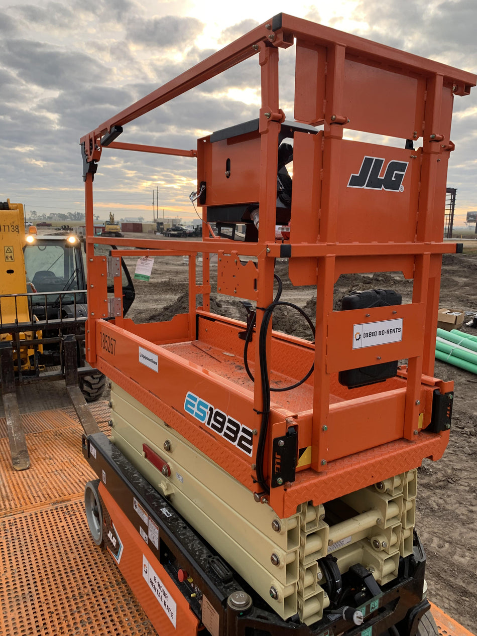 2021 JLG ES1932