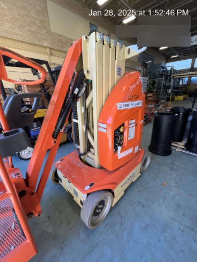 2022 JLG 26E