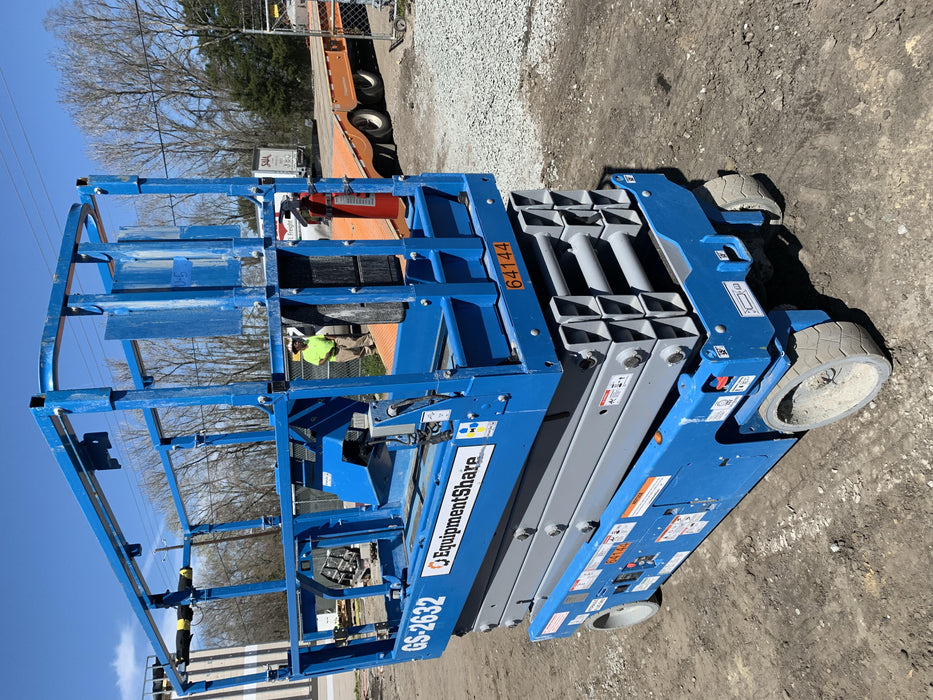 2020 Genie GS-2632 Standard, Folding half height swing gate