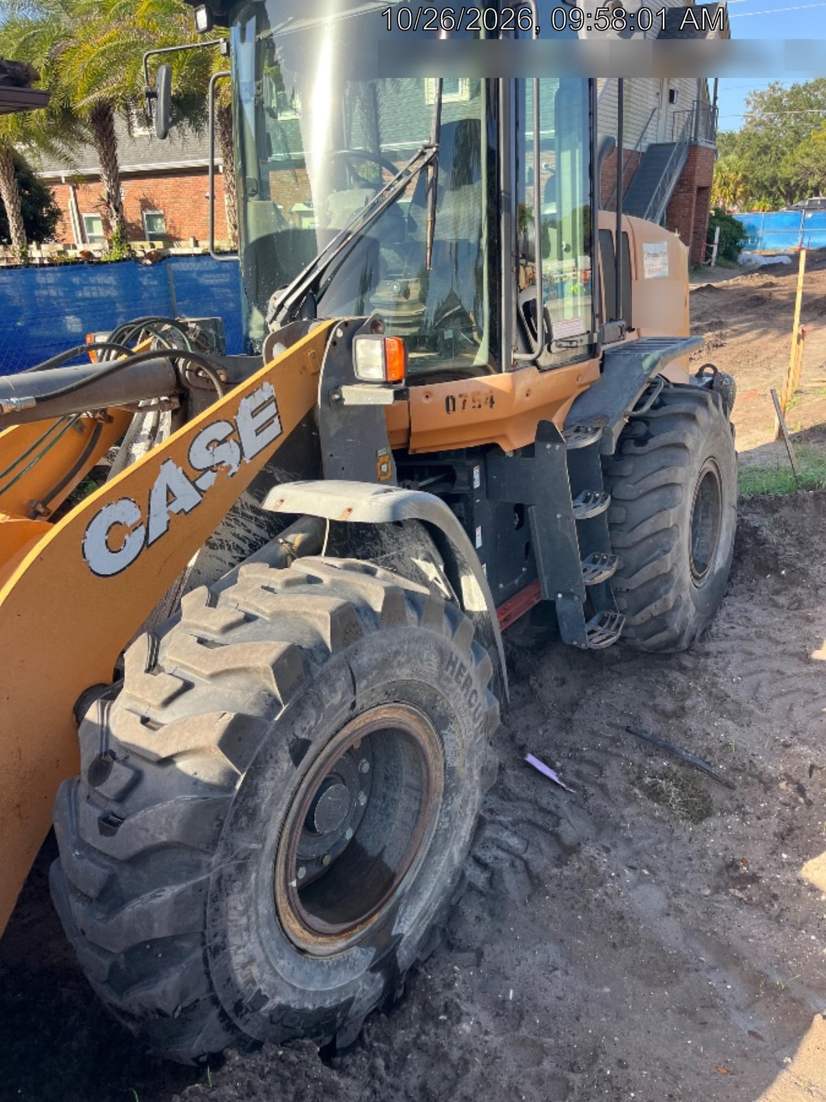 2017 Case 621G CLOSED CAB, JRB 416 STYLE HYD COUPLER