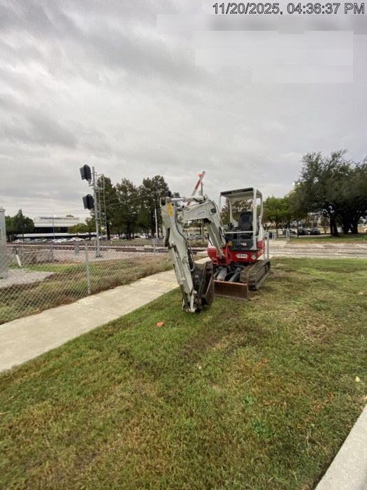 2021 TAKEUCHI TB235-2R