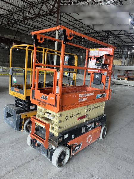 2023 JLG ES1932