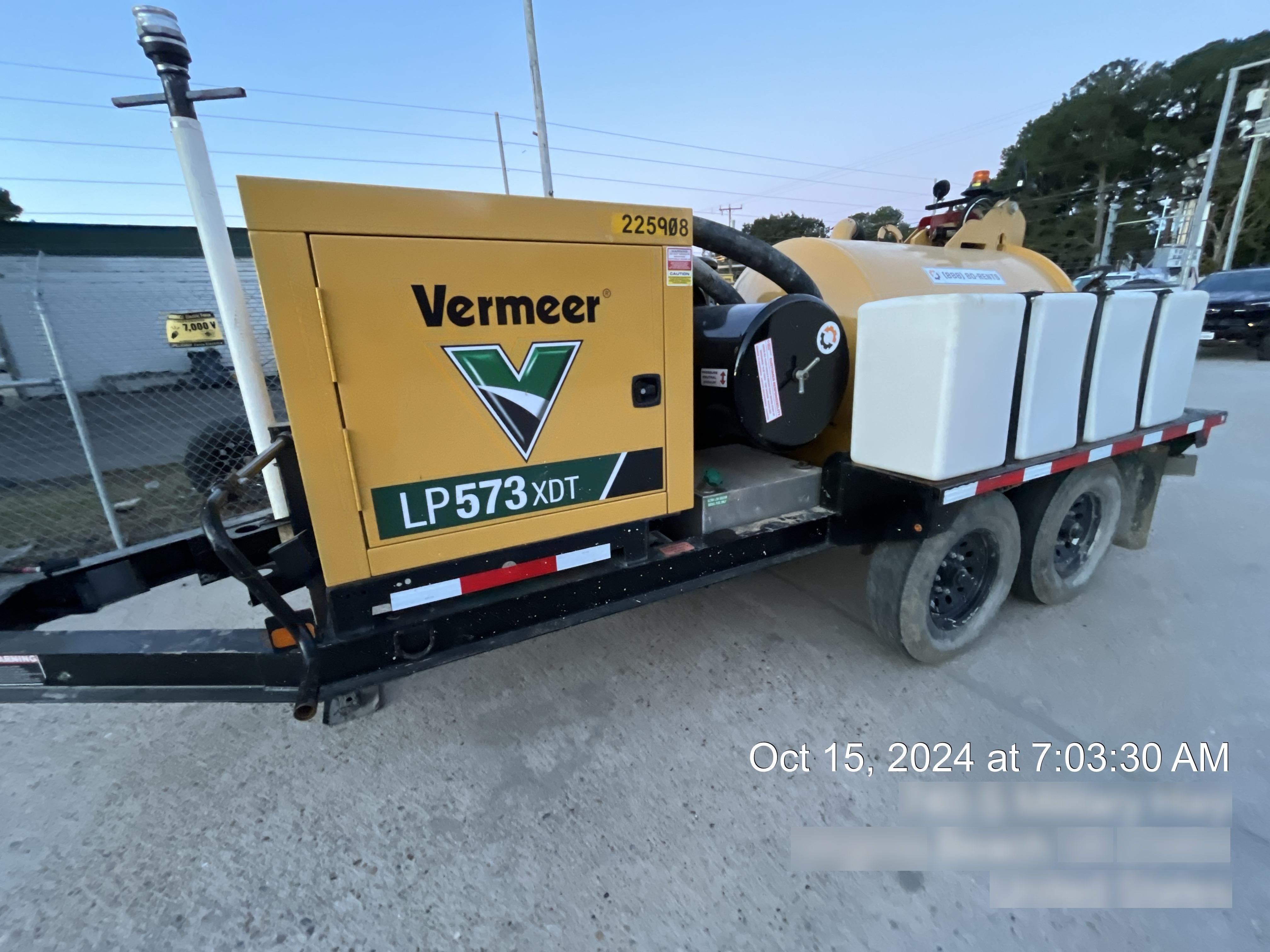 2022 Vac-Tron LP573XDT T4 Koehler Diesel Engine, 500 Gallon Debris Tank, x2 100 Gallon Water Tanks