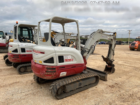 2021 TAKEUCHI TB235-2R