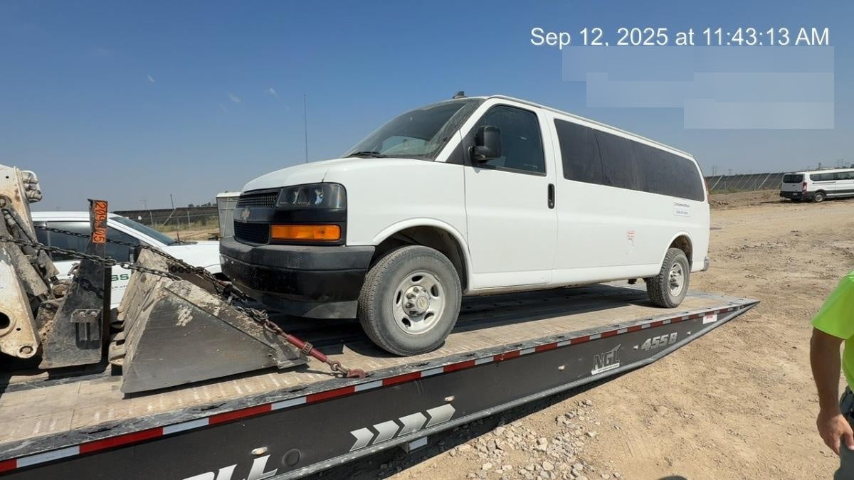 2023 CHEVROLET Express Van - Rental