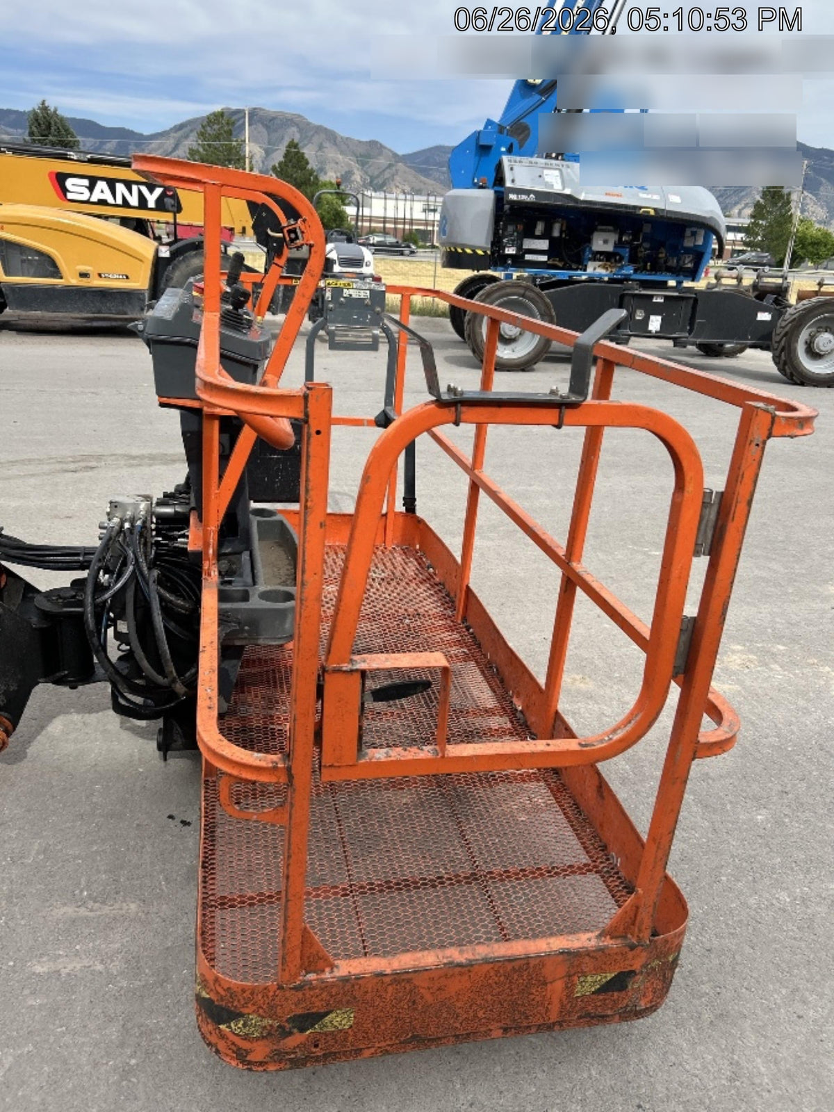 2023 JLG 660SJ