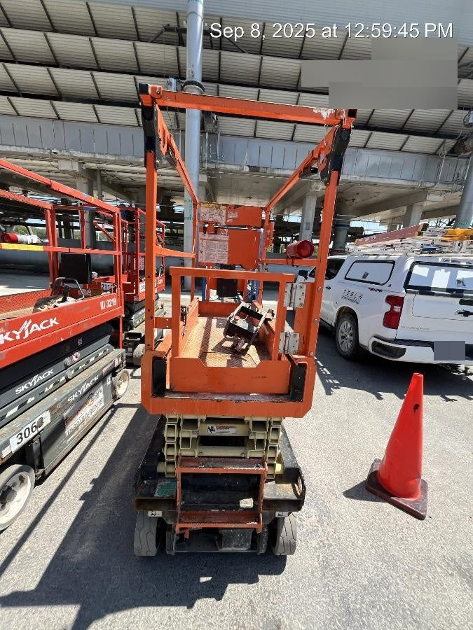 2021 JLG ES1932