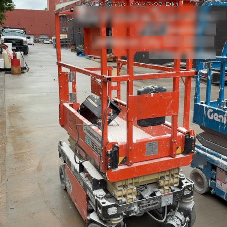 2022 JLG ES1330L