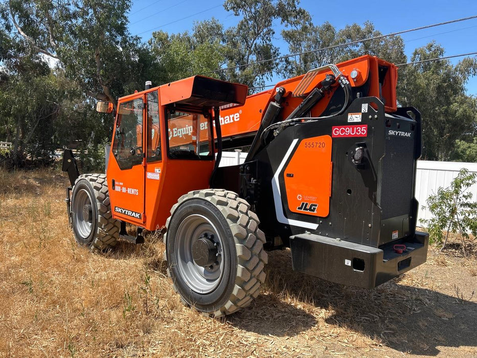 2025 JLG 10054