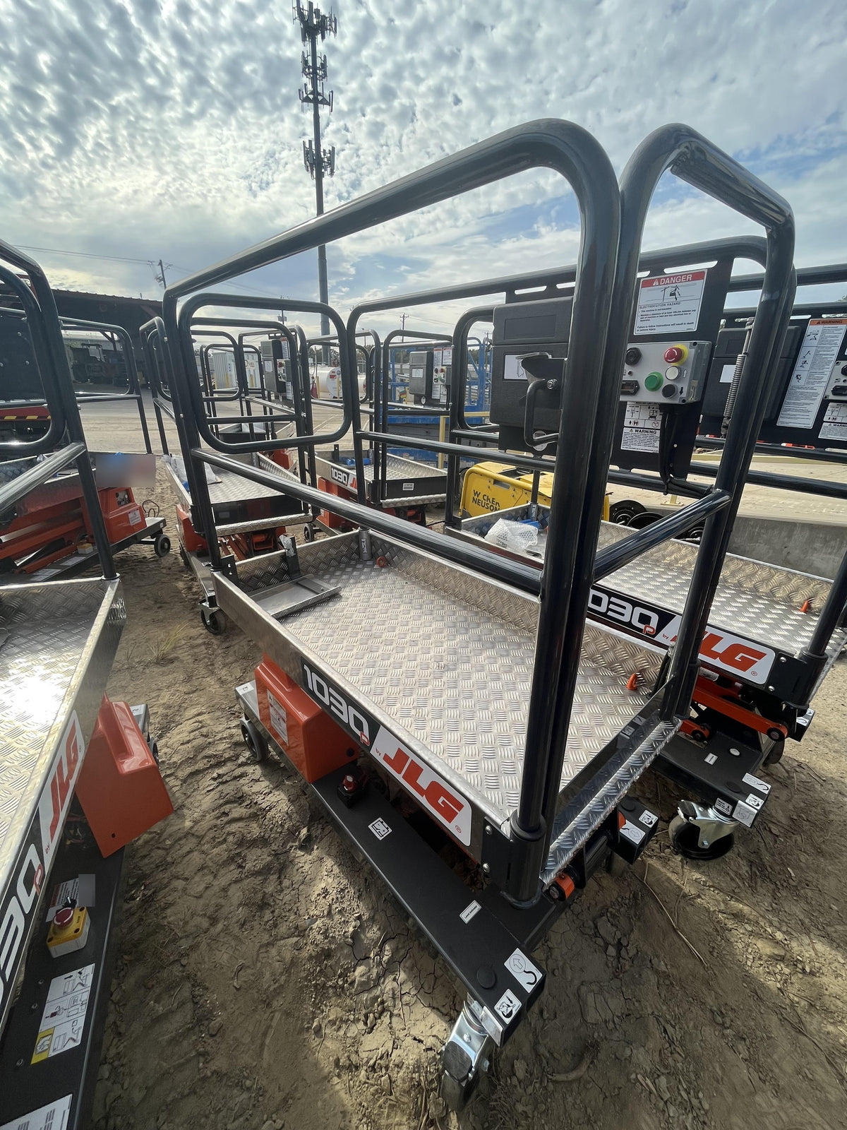 2023 JLG 1030P